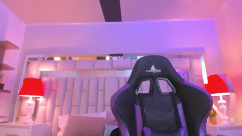 mariiahneedles online show from March 7, 2026, 1:13 am