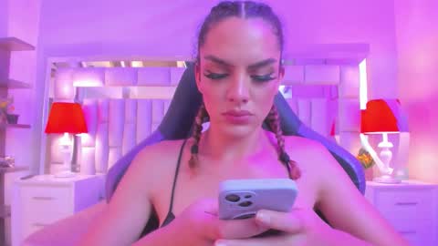 mariiahneedles online show from March 8, 2026, 3:54 am