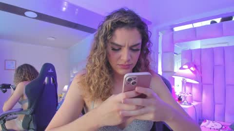 mariiahneedles online show from May 7, 2026, 7:52 pm