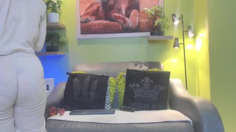 marilin_llady online show from September 15, 2025, 10:37 am