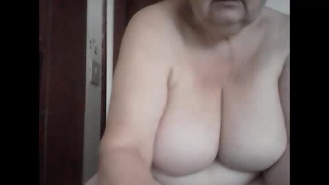 Snapshot of marilu64 chatting on October 18, 2025, 12:39 pm marilu64 online show from October 18, 2025, 12:39 pm