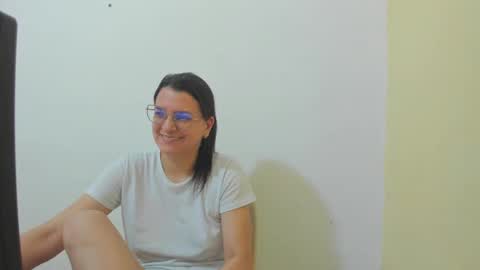 Snapshot of marilyn_garcia chatting on October 10, 2025, 1:10 pm MARILYN SEXY online show from October 10, 2025, 1:10 pm