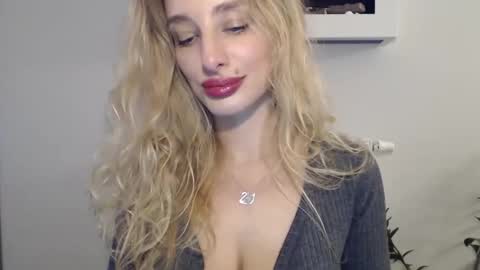 Snapshot of marilyndevilish chatting on December 19, 2024, 9:49 pm MarilynDevilish online show from December 19, 2024, 9:49 pm