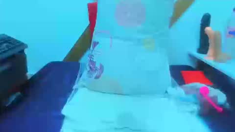 marilynwett online show from October 17, 2025, 2:04 am