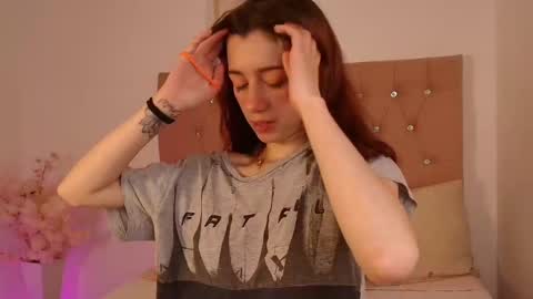 Snapshot of marinette_lux chatting on October 1, 2025, 12:22 pm marinette online show from October 1, 2025, 12:22 pm