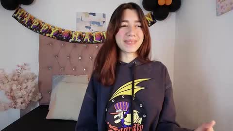 Snapshot of marinette_lux chatting on October 23, 2025, 1:21 pm marinette online show from October 23, 2025, 1:21 pm