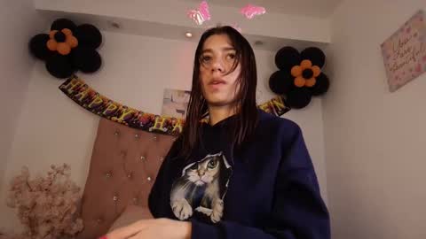 Snapshot of marinette_lux chatting on October 25, 2025, 12:56 pm marinette online show from October 25, 2025, 12:56 pm