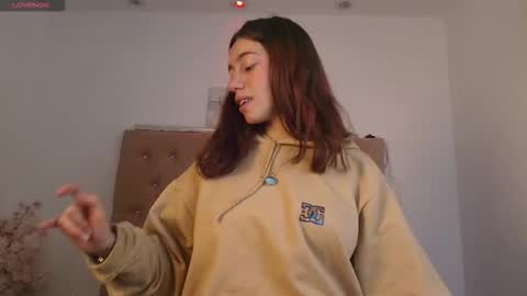 Snapshot of marinette_lux chatting on November 9, 2025, 12:58 pm marinette online show from November 9, 2025, 12:58 pm