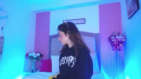 Snapshot of marinette_lux chatting on April 16, 2026, 8:09 pm marinette online show from April 16, 2026, 8:09 pm