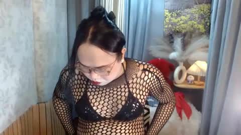 LEAH online show from July 4, 2026, 6:14 pm