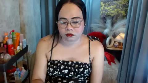 LEAH online show from July 12, 2026, 8:44 pm