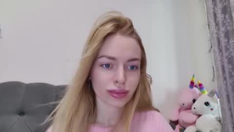 mariwell online show from May 17, 2026, 2:42 am