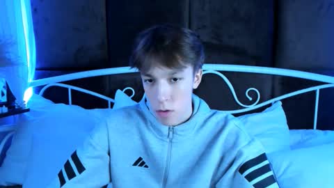 Mark online show from November 17, 2025, 10:54 am