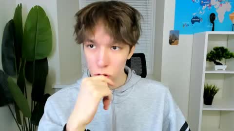 Mark online show from April 25, 2026, 2:25 pm