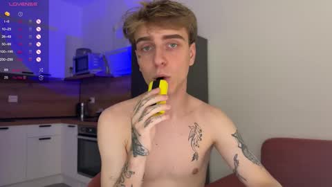 Snapshot of mark_lovrov chatting on October 6, 2025, 2:03 pm Mark 3 online show from October 6, 2025, 2:03 pm