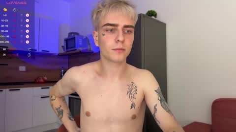 Snapshot of mark_lovrov chatting on October 22, 2025, 1:22 pm Mark 3 online show from October 22, 2025, 1:22 pm