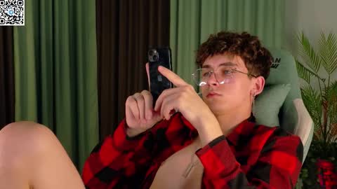 Mark online show from October 6, 2025, 7:33 pm