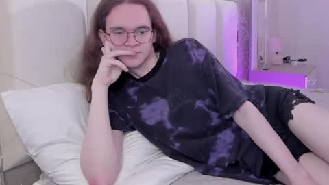 Snapshot of markglover chatting on November 14, 2025, 10:25 am Mark online show from November 14, 2025, 10:25 am