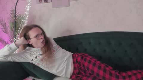 Snapshot of markglover chatting on December 21, 2025, 7:04 am Mark online show from December 21, 2025, 7:04 am