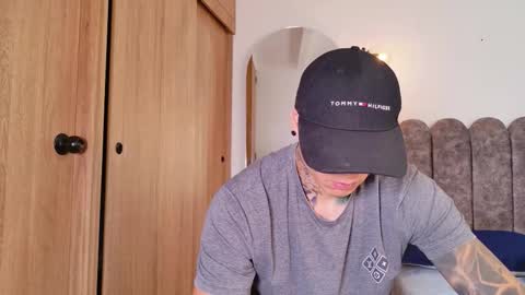 Sebastian online show from December 14, 2025, 9:41 pm