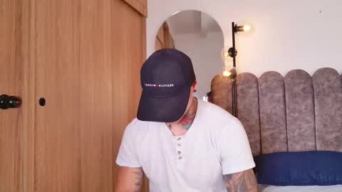 Sebastian online show from December 16, 2025, 4:50 am