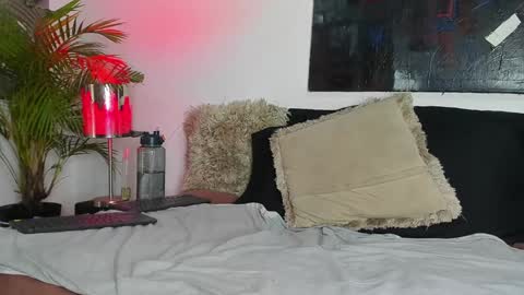 Snapshot of markus_latin chatting on January 17, 2025, 3:43 pm Markus latin online show from January 17, 2025, 3:43 pm