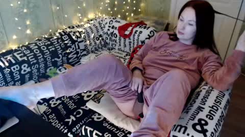 MarleneLue online show from February 19, 2025, 1:39 pm