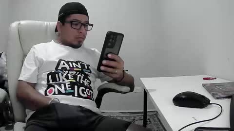 Snapshot of marlovemypup chatting on March 15, 2026, 4:40 am marlovemypup online show from March 15, 2026, 4:40 am