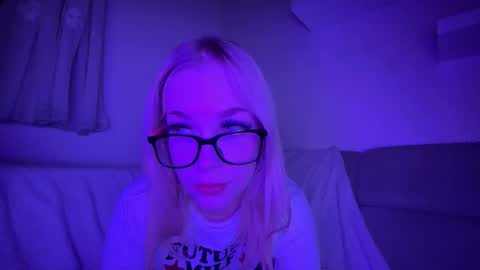 Bella Lillith online show from September 12, 2025, 11:59 pm