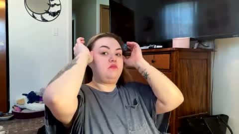 Snapshot of maroon_moon chatting on February 17, 2025, 4:59 pm maroon_moon online show from February 17, 2025, 4:59 pm