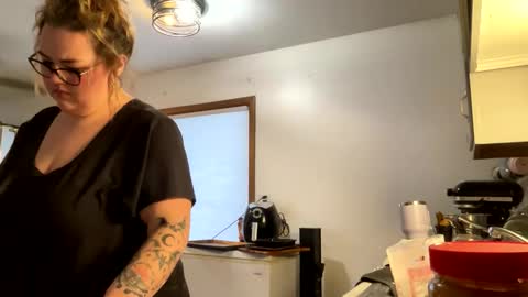 Snapshot of maroon_moon chatting on February 18, 2025, 10:47 pm maroon_moon online show from February 18, 2025, 10:47 pm