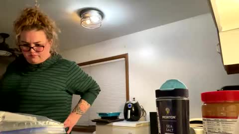 Snapshot of maroon_moon chatting on February 21, 2025, 12:49 am maroon_moon online show from February 21, 2025, 12:49 am