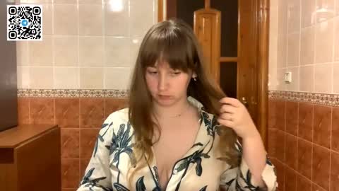 Snapshot of maroonmoon_ chatting on October 9, 2025, 7:34 pm Miriam online show from October 9, 2025, 7:34 pm