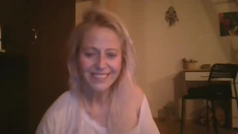 Snapshot of marrygorund chatting on January 17, 2025, 3:12 am MaryGoRound online show from January 17, 2025, 3:12 am