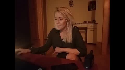 Snapshot of marrygorund chatting on January 30, 2025, 2:38 am MaryGoRound online show from January 30, 2025, 2:38 am