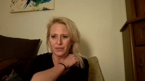 Snapshot of marrygorund chatting on October 2, 2025, 11:56 pm MaryGoRound online show from October 2, 2025, 11:56 pm