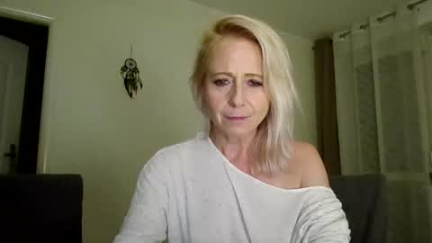 Snapshot of marrygorund chatting on October 27, 2025, 7:07 pm MaryGoRound online show from October 27, 2025, 7:07 pm