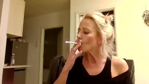 Snapshot of marrygorund chatting on November 2, 2025, 4:42 pm MaryGoRound online show from November 2, 2025, 4:42 pm