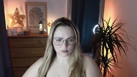 Maria  online broadcast from Tuesday to Suturday from 6 pm to 12 pm Germany time Sunday-Monday offline online show from February 16, 2025, 10:21 pm
