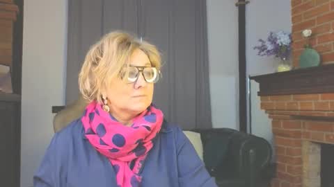 marta_wils online show from December 4, 2025, 4:22 am