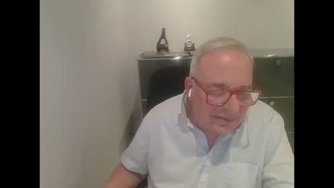 martin_1947 online show from January 26, 2025, 5:13 pm