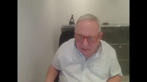 martin_1947 online show from January 26, 2025, 9:40 pm