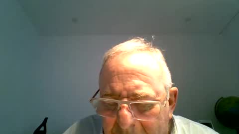 martin_1947 online show from May 9, 2026, 6:35 pm