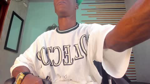 Snapshot of martin_killer chatting on February 8, 2025, 7:27 pm Martin online show from February 8, 2025, 7:27 pm