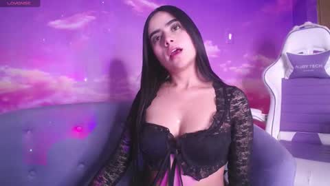 Martina online show from October 6, 2025, 7:33 pm