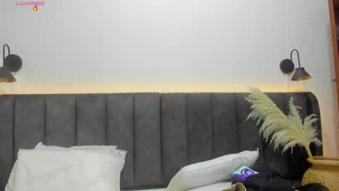 Snapshot of martina_jackson_ chatting on October 12, 2025, 7:57 pm Laura online show from October 12, 2025, 7:57 pm