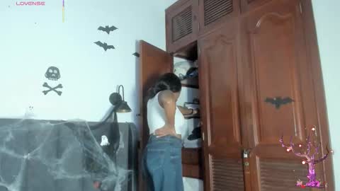 Snapshot of martina_jackson_ chatting on October 26, 2025, 7:53 pm Laura online show from October 26, 2025, 7:53 pm