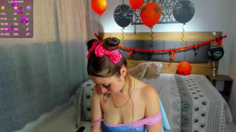 Snapshot of martina_lujann chatting on October 21, 2025, 1:01 pm  M A R T I N A  online show from October 21, 2025, 1:01 pm