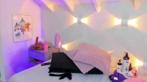 Snapshot of martina_miiller chatting on May 21, 2026, 12:01 pm martina mIIler online show from May 21, 2026, 12:01 pm