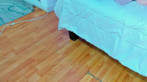 martina mIIler online show from July 17, 2026, 12:01 pm